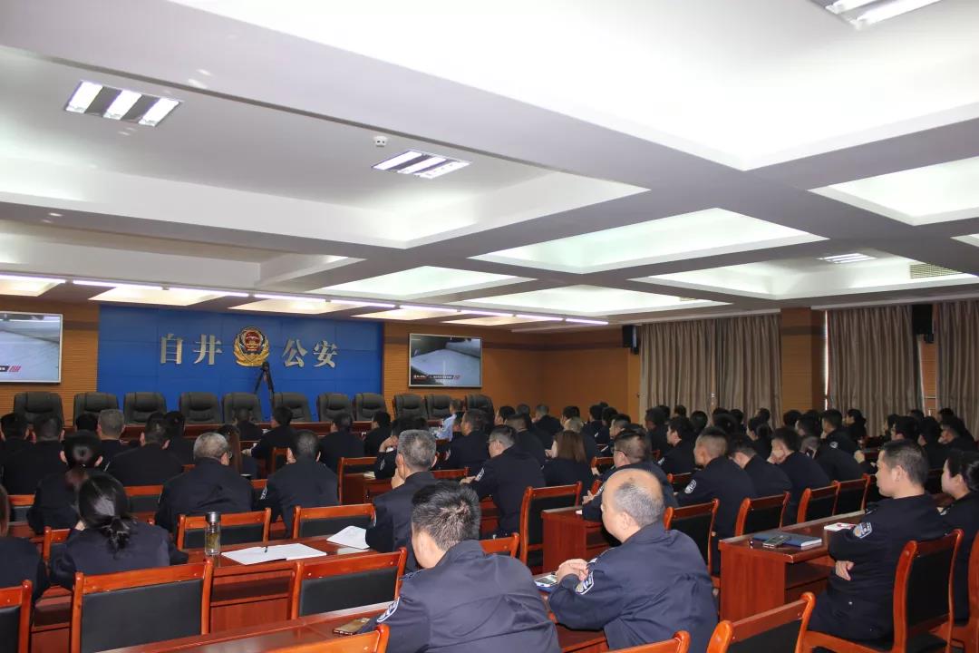 区公安分局集中观看《警鉴II》警示教育片
