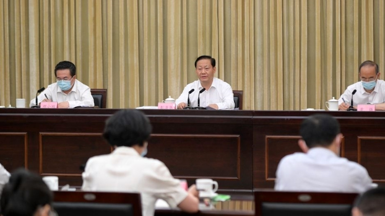 彭清华主持召开省委应对新冠肺炎疫情工作领导小组会议强调：抓细抓实“外防输入、内防反弹”各项工作