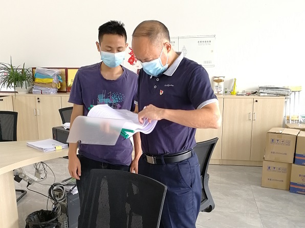 张军同志督导荣边镇疫情防控、迎接中央环保督察等重点工作
