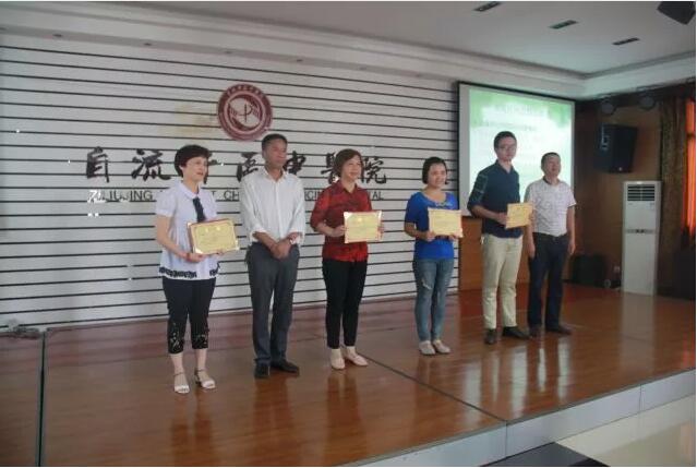 区中医院：行风监督员优化就医环境