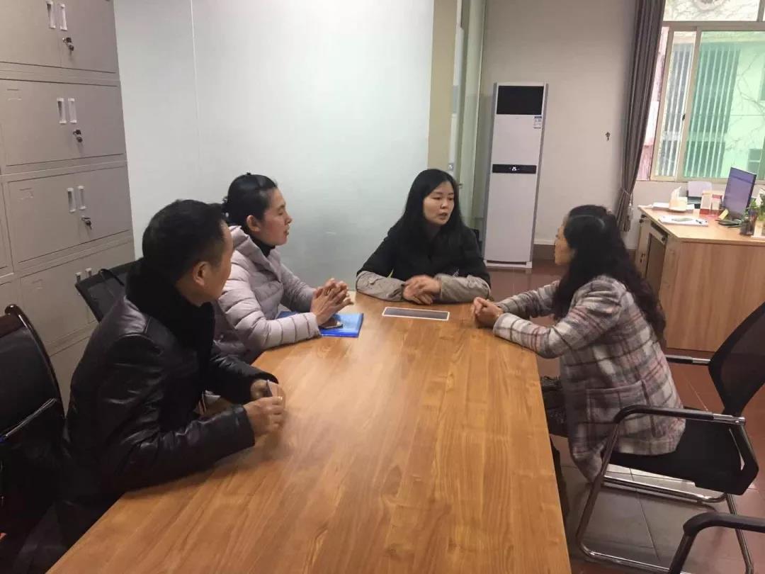 区税务局化风成俗持续推进作风建设