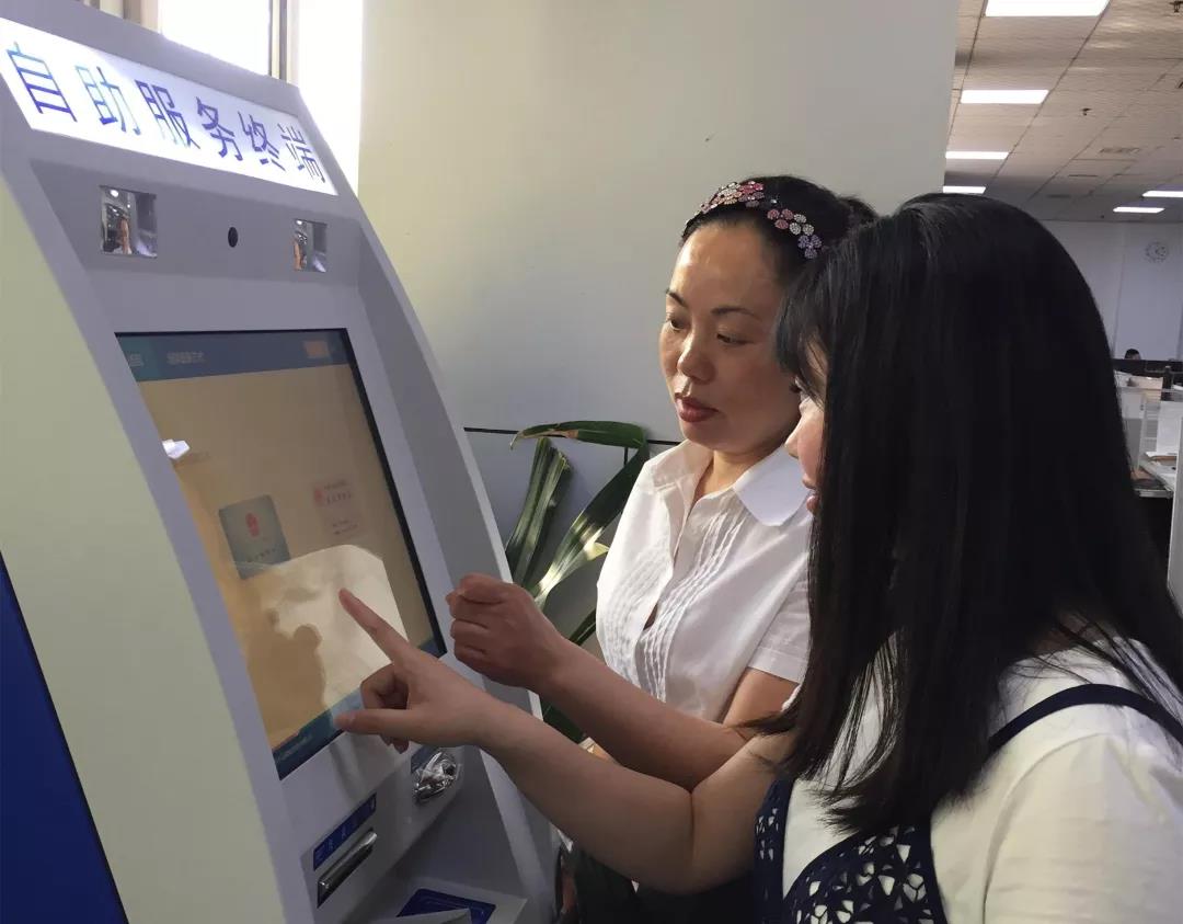 区行政审批局：把群众的“糟心事”变成“开心事”