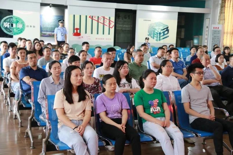 区人社局：“三步走”紧抓廉政教育