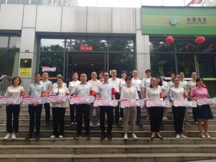 东街：倾情打造亲民化服务平台，力促作风转变